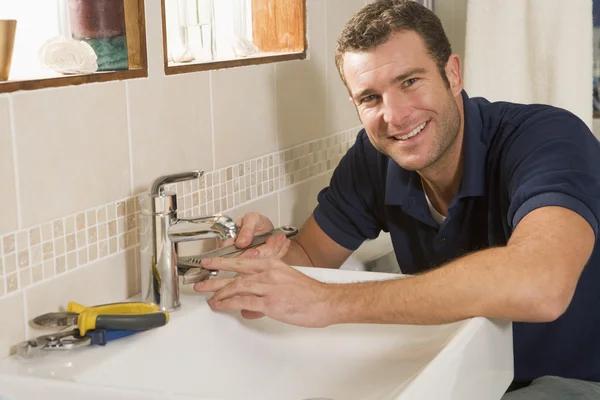 Avoiding Costly Mistakes When Handling Plumbing Problems
